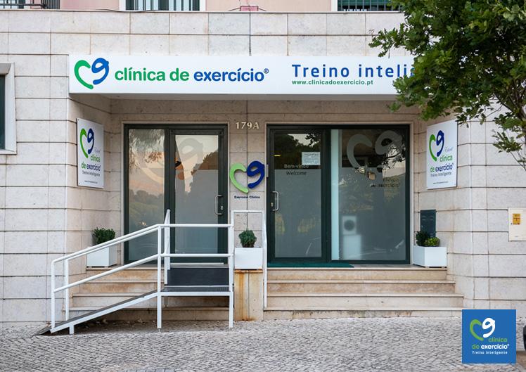 Entrada da Clínica de Exercício na Avenida Fausto de Figueiredo, Estoril